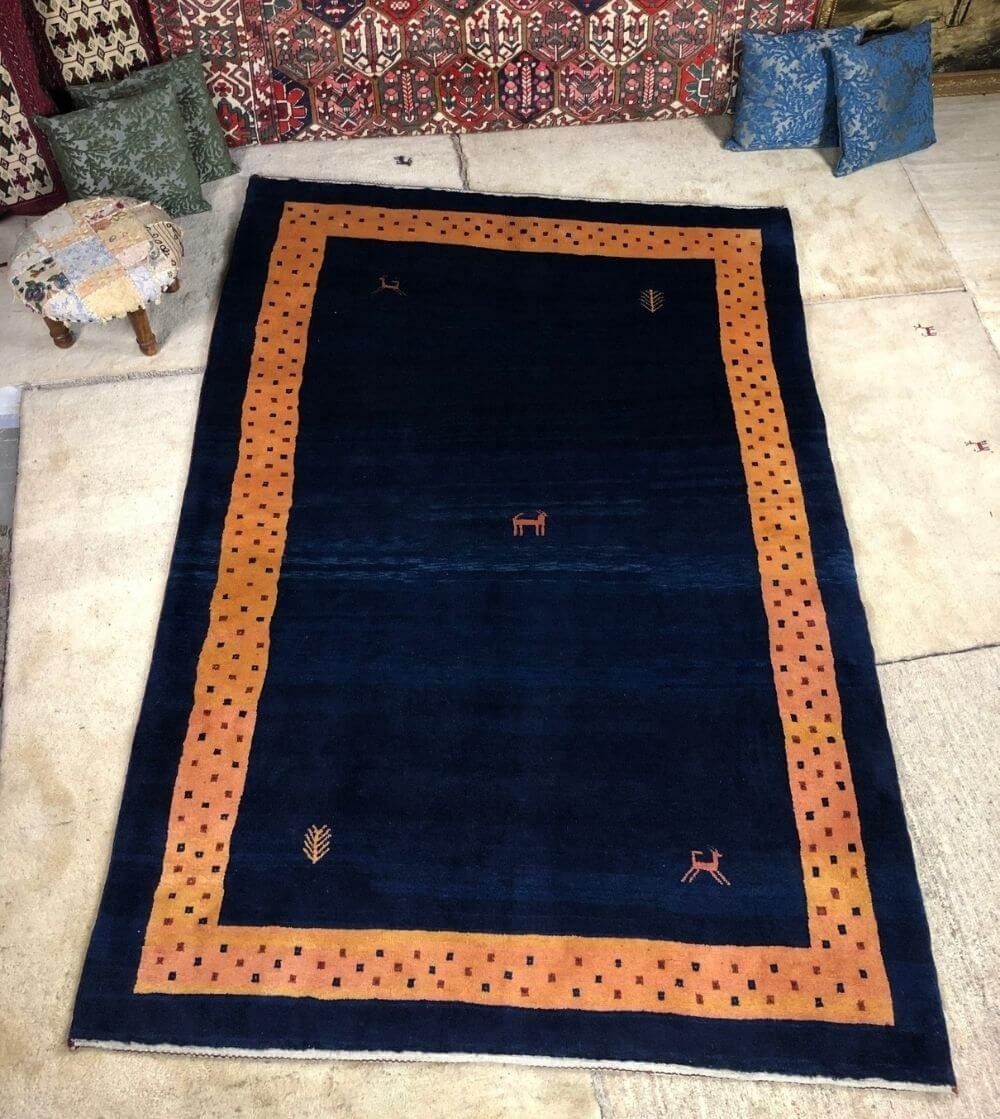 Alfombra Étnica gabbeh  cuadros azul y dorada producto